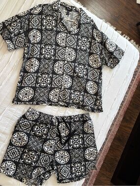 Men’s Black & White Tile Print Two-Piece Lounge Set